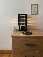 Lampe de chevet cubique ajourée